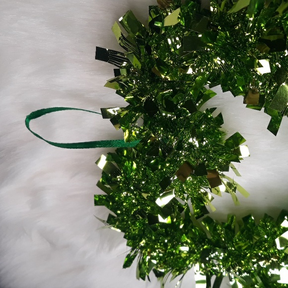 St. Patrick's Day green sparkling shamrock 12 x 14 inches wall hanging - Picture 3 of 7